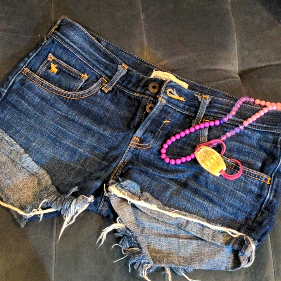 Almost Brand New size 14 girls abercrombie shorts! - Picture 1 of 3